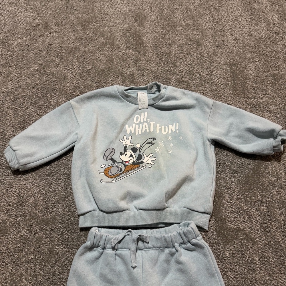 H&M Disney winter time baby 12M sweat suit Mickey Mouse super‎ soft